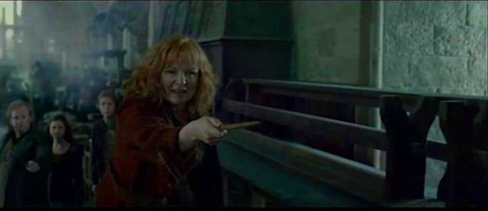 Molly Weasley, a top mom in geek fandoms, fighting in the Battle of Hogwarts