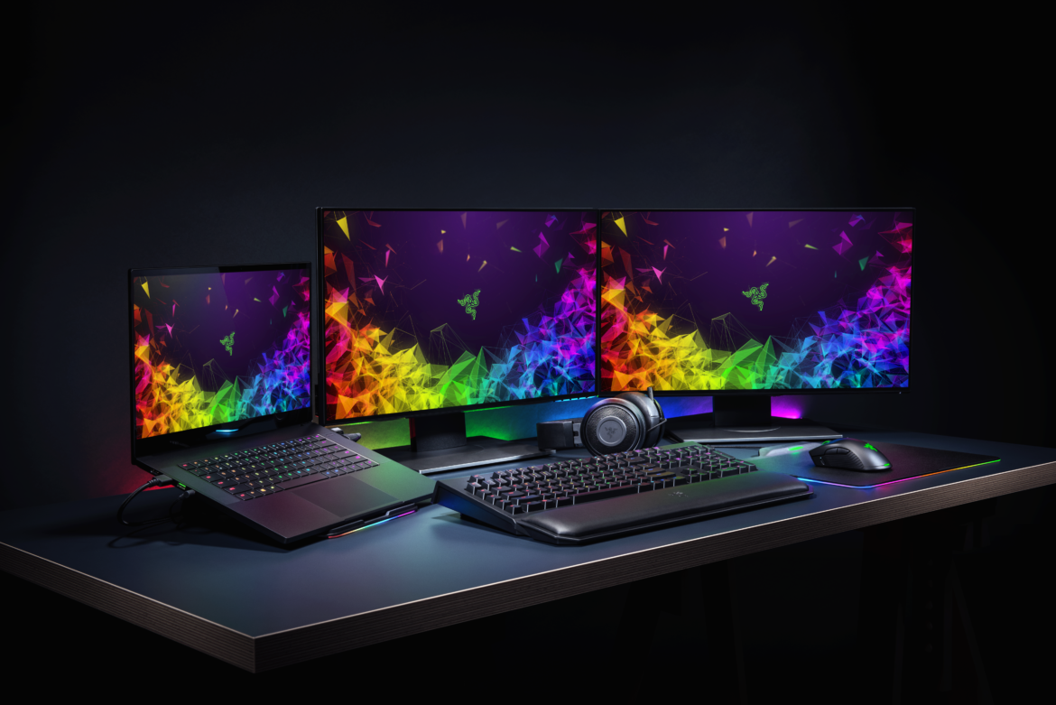 New Razer Blade 15 with 2 external monitors and mouse and keyboard