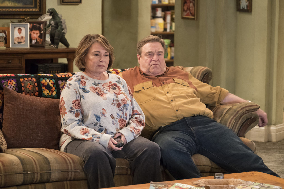 Roseanne on set